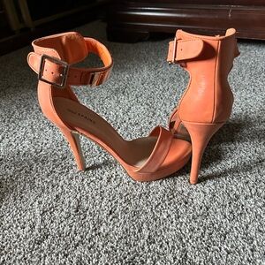 I’m selling this beautiful CALL IT SPRING sandals orange color size 7.5
